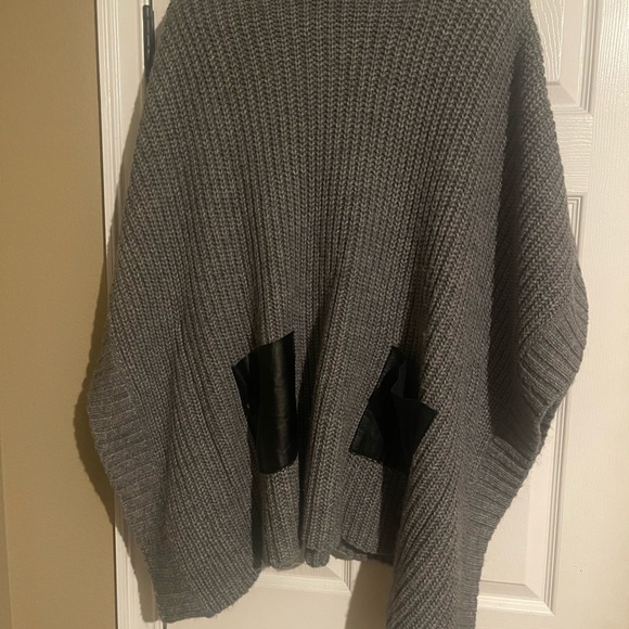 Michael KORS large poncho almost new with leather patches - Picture 4 of 5